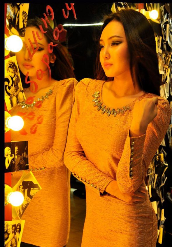 Өнөөдөр Honeymoon хамтлагийн Золоогийн төрсөн өдөр